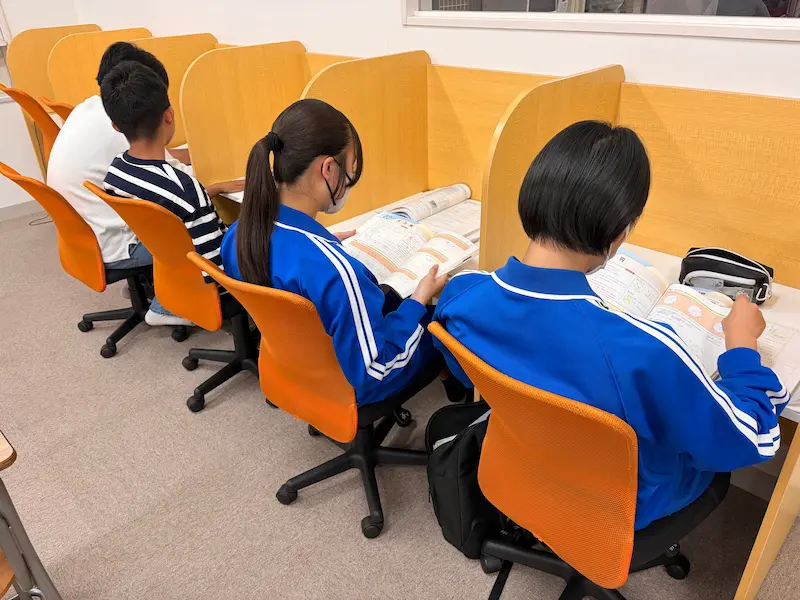 テスト勉強をしている中3の様子